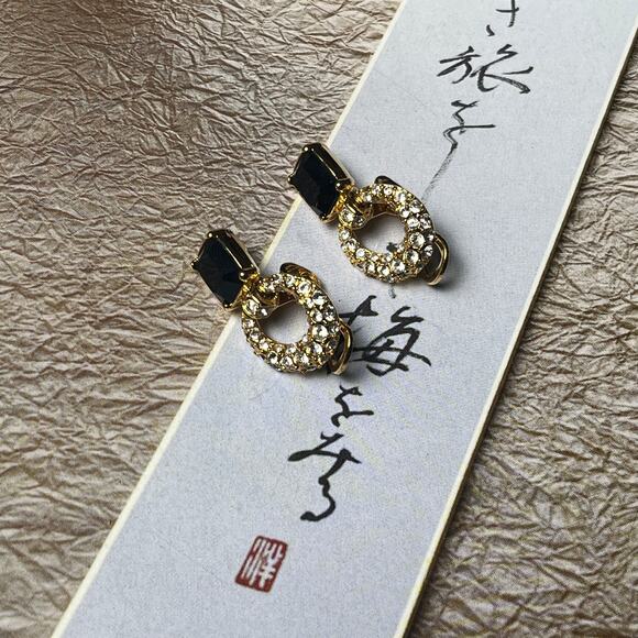 Vintage Gold Tone Rhinestone Black Stone Clip On Earrings Signed - Picture 3 of 4